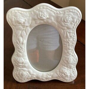 Vintage Terragraphics White Ceramic Picture Photo Frame Oval 6"x7" outer frame
